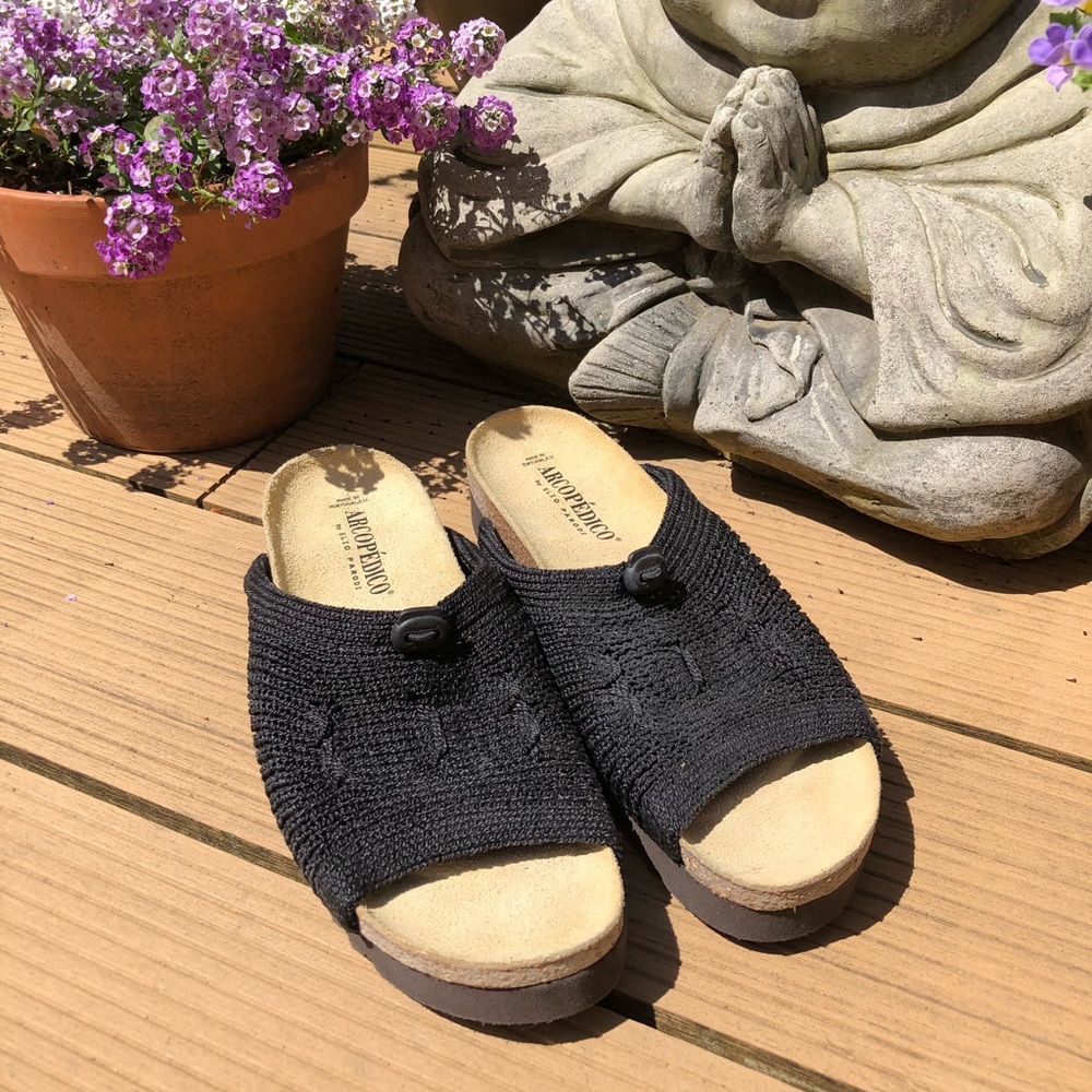 EUC Arcipedico Black Slip Ons